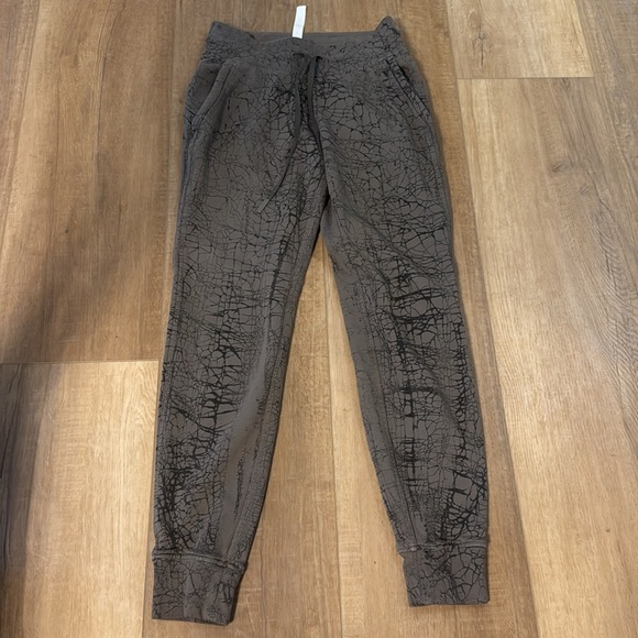 Lululemon Warm Down Jogger *7/8 Length Thread Dye Rover Black size 4 - Picture 7 of 11